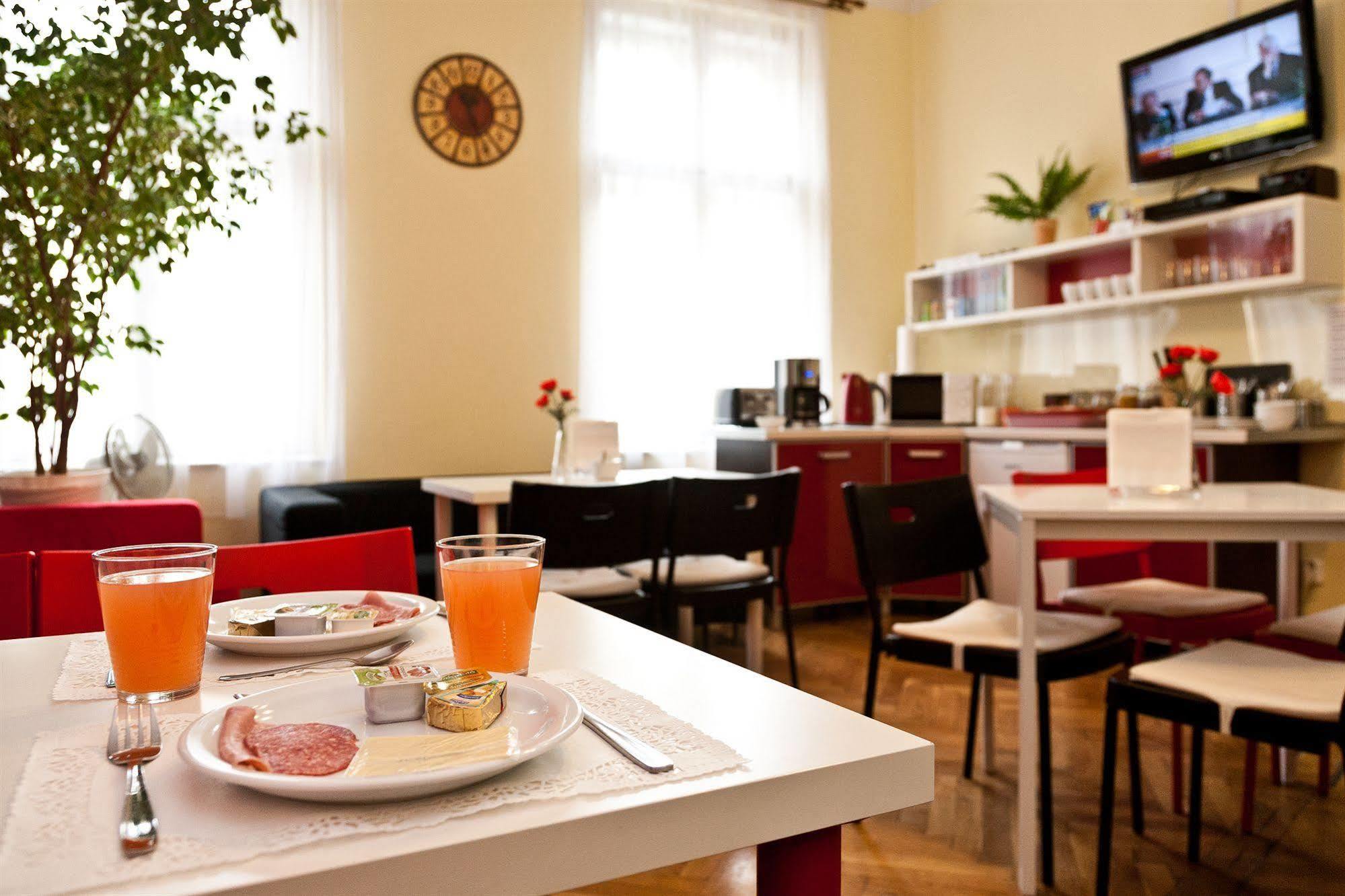 Enigma Hostel Krasków Eksteriør bilde